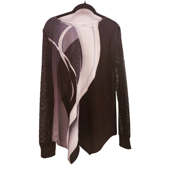 ✨Modern Abstract Blouse – Size M – NWT - Picture 2 of 4